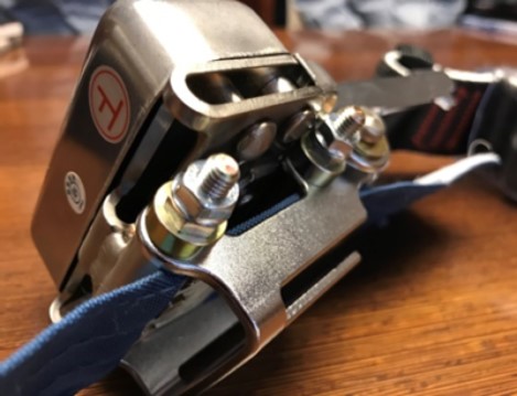 フルハーネス型墜落制止用器具のキーロック締結部 | 緩み止めナットの 