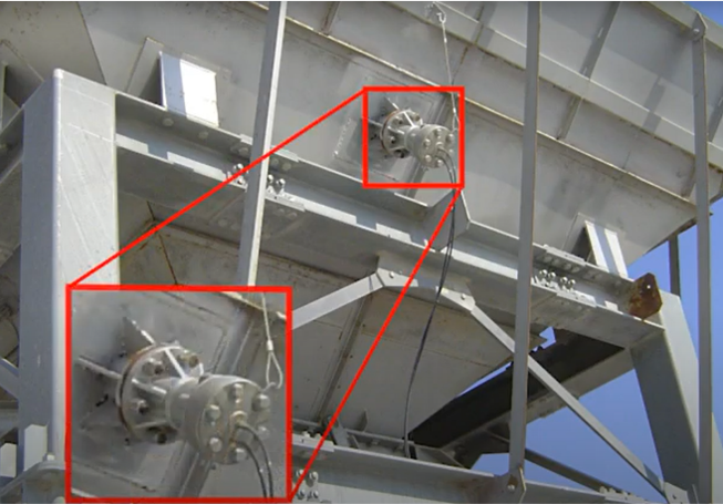 リレーノッカー本体とベースプレート固定 | 緩み止めナットのハード  